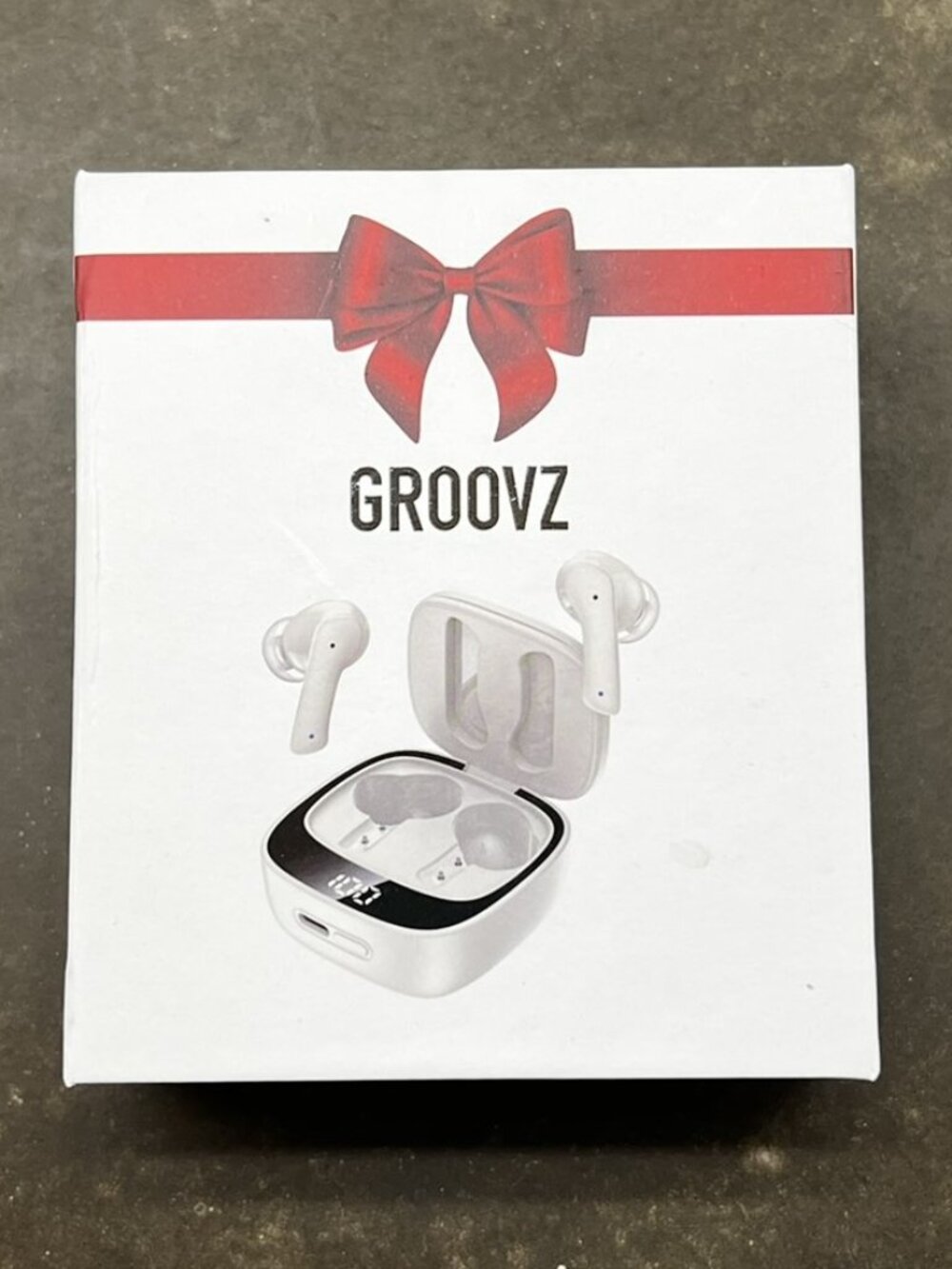 NWOT Groovz Earbuds with Charging Case and Chord